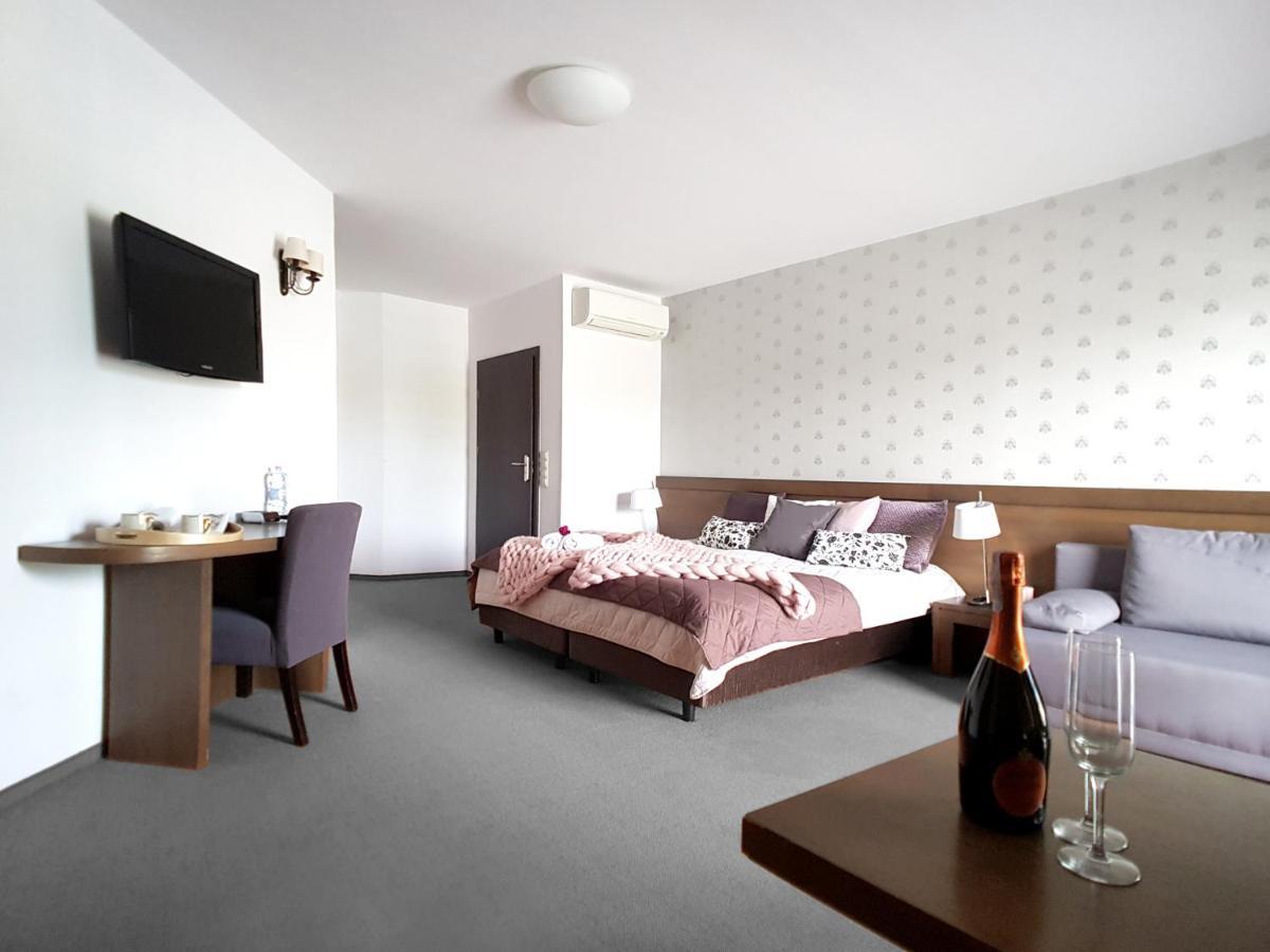 Hotel Willanova Lublin Buitenkant foto